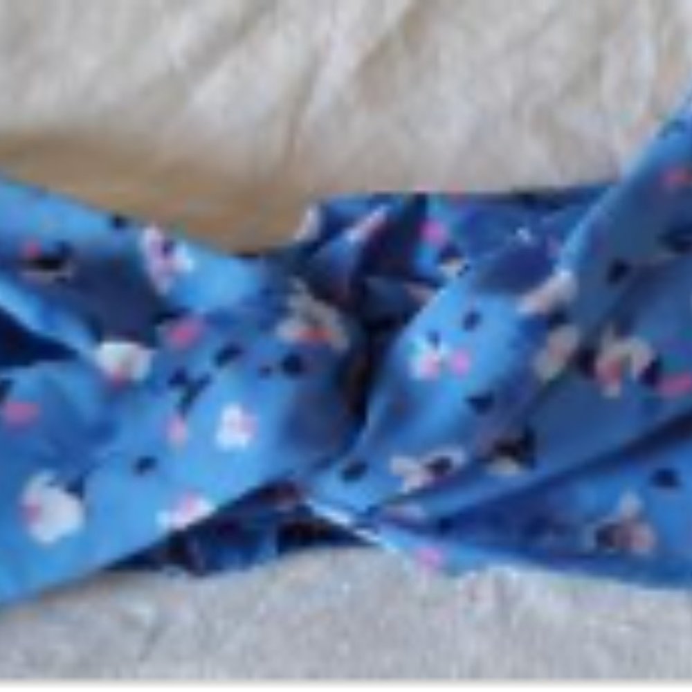 Blue headband with pink flowers